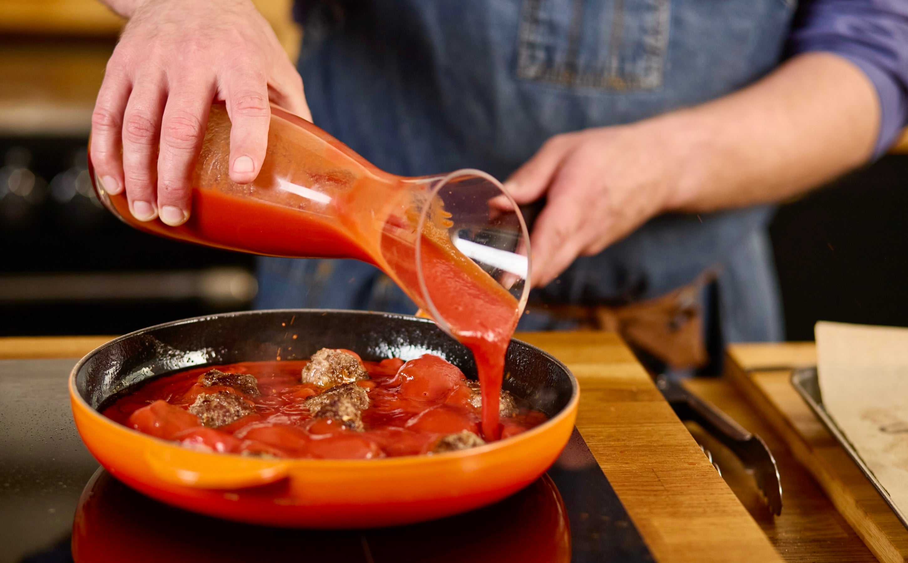 meat balls in tomatoe sauce